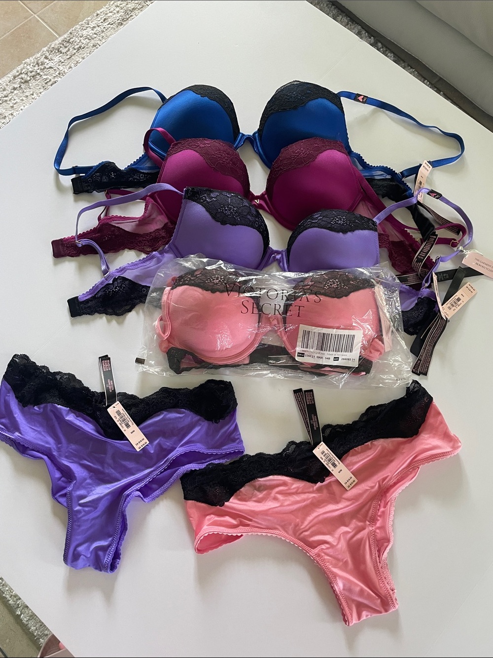 NWT 4 Victorias Secret Very Sexy Push Up 34 B 2 Panties Medium